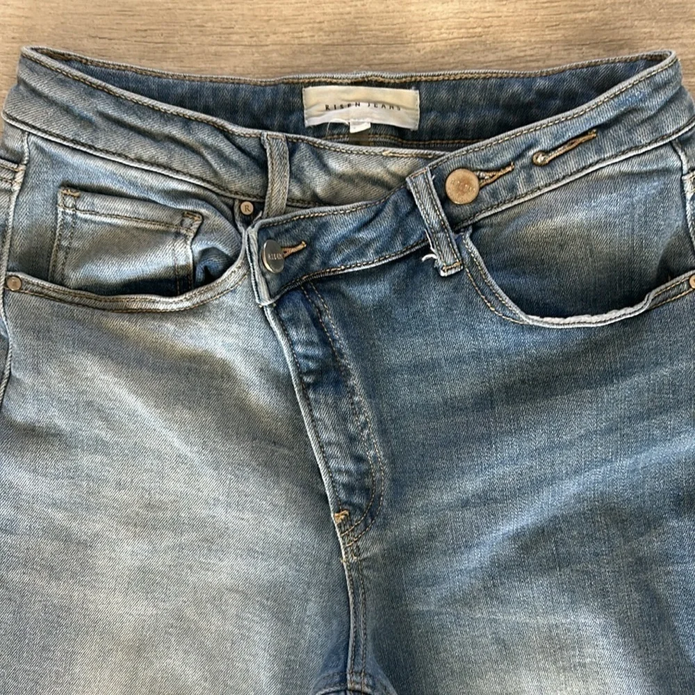 Risen Crossover Two Toned jeans size 27 ankle straight